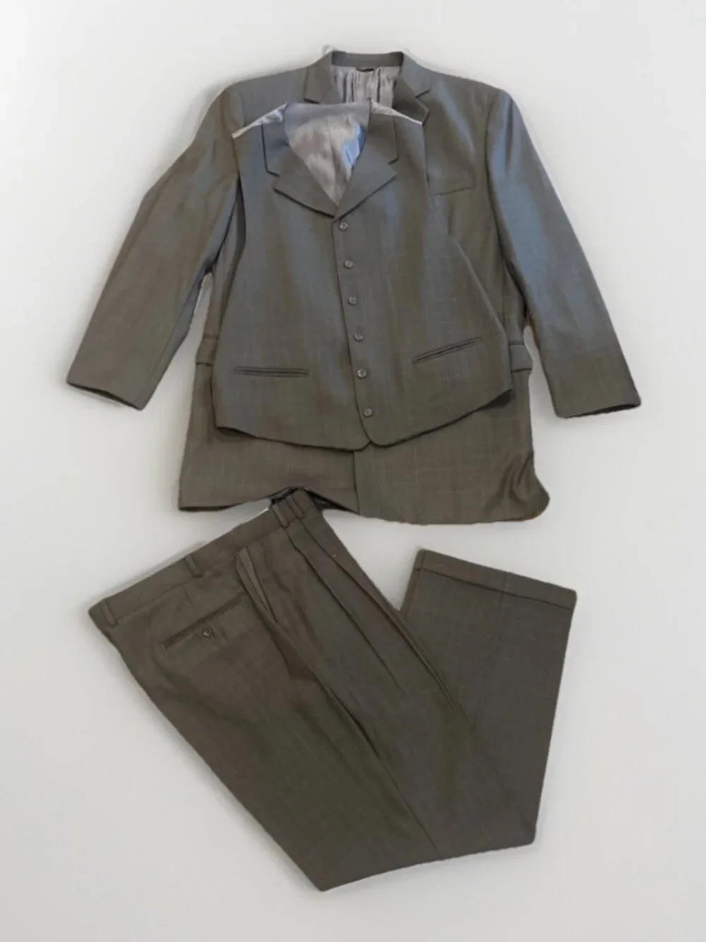 Caravelli Mens 3 Piece Gray Windowpane Suit 46L Jacket Vest 40L Pants Designer